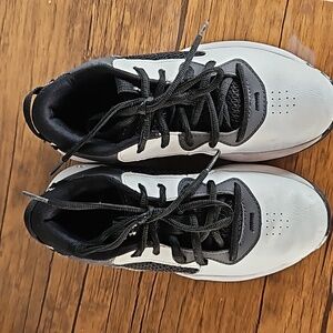 Under Armour Basketball Sneakers